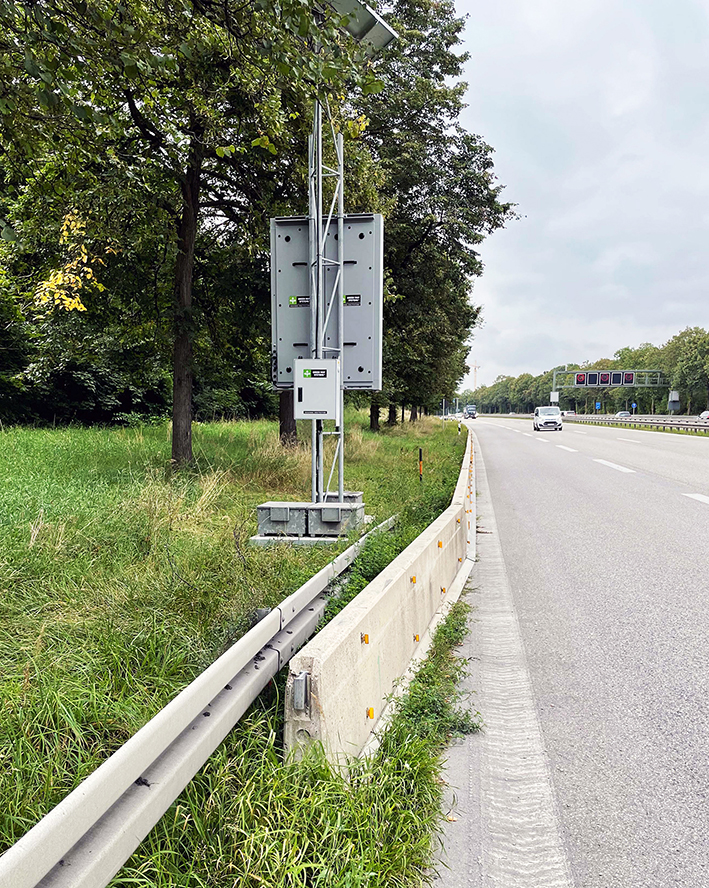 Eine Steckenstation an einer Autobahn.